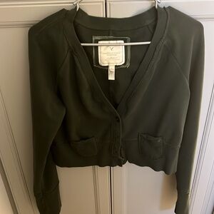 American Eagle Dark Green Cardigan. Button up has raw hems. Euc